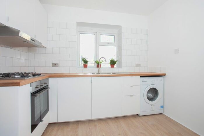 3 Bedroom Flat To Rent In Buxton Street, London, E1