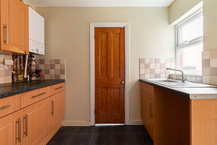 2 Bedroom Flat To Rent In Wingrove Avenue, Fenham, Newcastle Upon Tyne, NE4