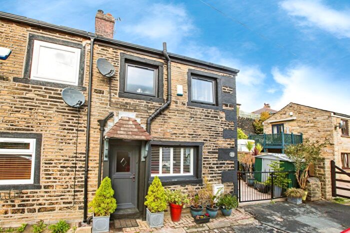 3 Bedroom Semi Detached House For Sale In Cross Hill, Halifax, HX4