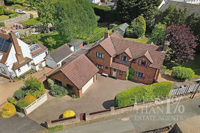 4 Bedroom Detached House For Sale In Millway -, NN5