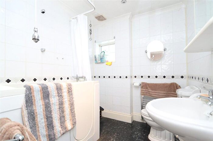 2 Bedroom Bungalow For Sale In Veryan Place, Fishermead, Milton Keynes, Buckinghamshire, MK6