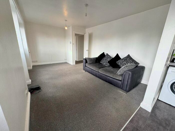 2 Bedroom Flat To Rent In Adeline Road, Bournemouth, BH5