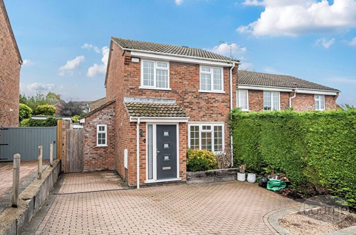 3 Bedroom Semi-Detached House For Sale In Ennerdale Grove, Farnham, Surrey, GU9