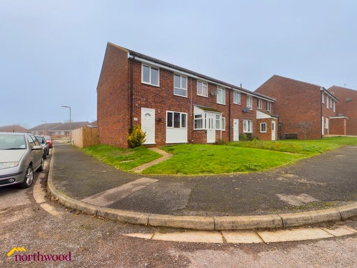 3 Bedroom End Of Terrace House To Rent In Cheviot Way, Banbury, OX16