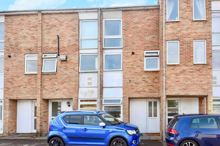 4 Bedroom Town House To Rent In Lyndworth Mews, Headington OX3