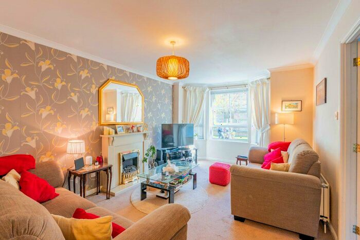 2 Bedroom Flat To Rent In L – Dicksonfield, Edinburgh, EH7