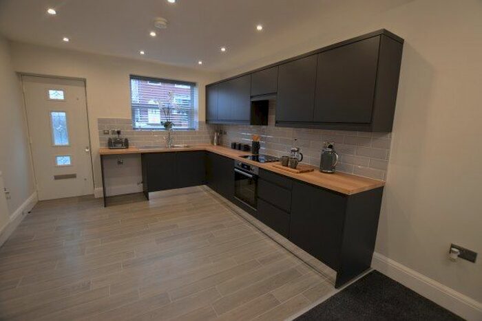 3 Bedroom Property To Rent In Hollin Lane, Wakefield, WF4