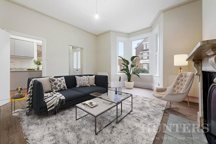 Studio To Rent In St. Pauls Road, London, N17