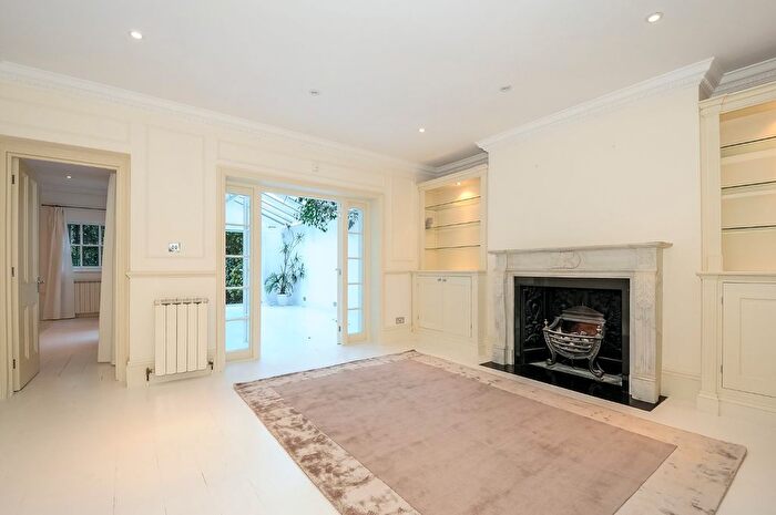 3 Bedroom Flat To Rent In Haverstock Hill, Belsize Park, London, NW3