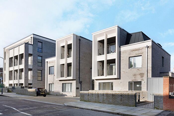 3 Bedroom Flat For Sale In Mapesbury Gardens, Brondesbury, London, NW6