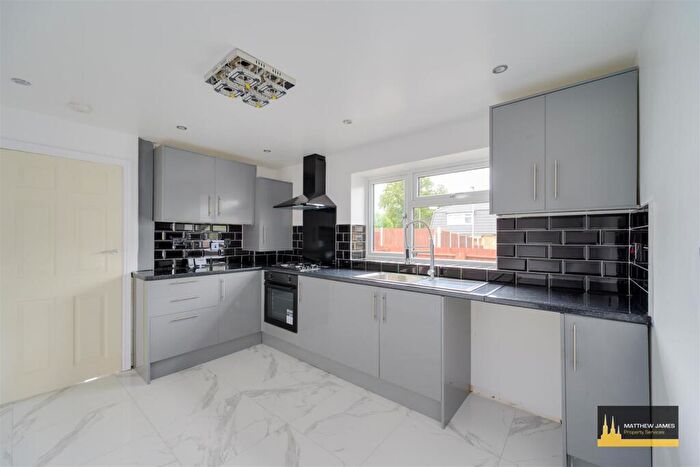 3 Bedroom Semi-Detached House For Sale In Shaftesbury Avenue, Keresley End, Coventry * Vacant / No Upward Chain On A Corner Plot *, CV7