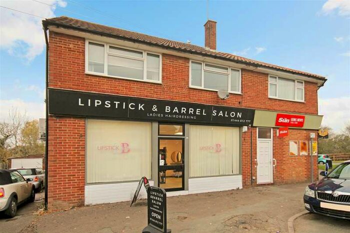 2 Bedroom Flat To Rent In Royal George Road, Burgess Hill, RH15