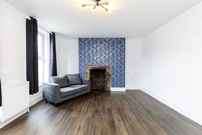 2 Bedroom Flat To Rent In Camden High Street, London, NW1