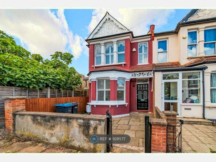 4 Bedroom End Of Terrace House To Rent In Bosworth Road, London, N11