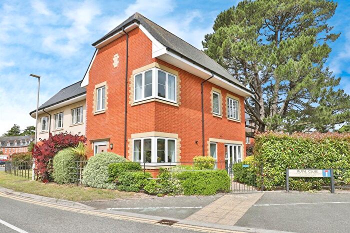 2 Bedroom Maisonette For Sale In Royal Close, Christchurch, BH23