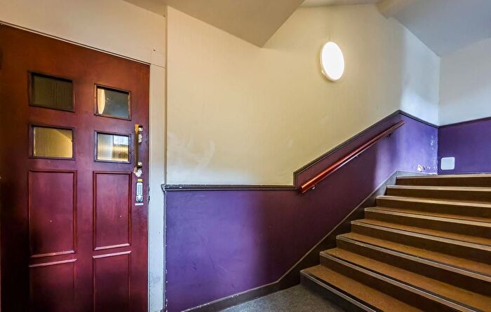 Studio To Rent In Drummond Street, Edinburgh, EH8