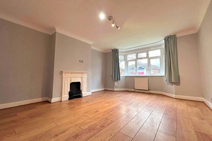 3 Bedroom Maisonette To Rent In Madison Gardens, Bromley, BR2
