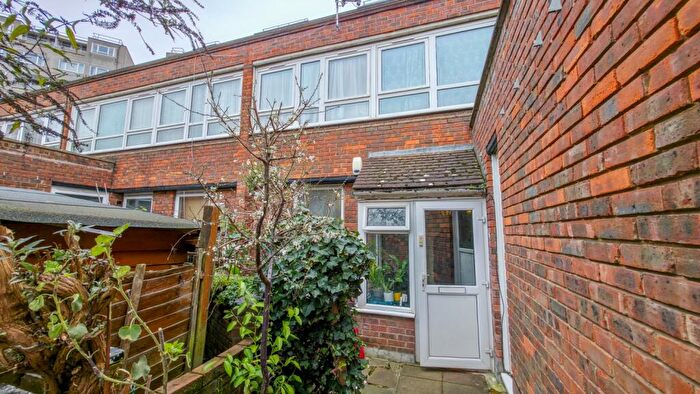 3 Bedroom Maisonette For Sale In Lytton Strachey Path, Thamesmead, London, SE28