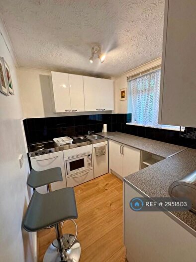 1 Bedroom Flat To Rent In Kings Road, Chatham, ME5