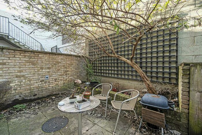 2 Bedroom Flat To Rent In Chatsworth Road, Clapton, London, E5