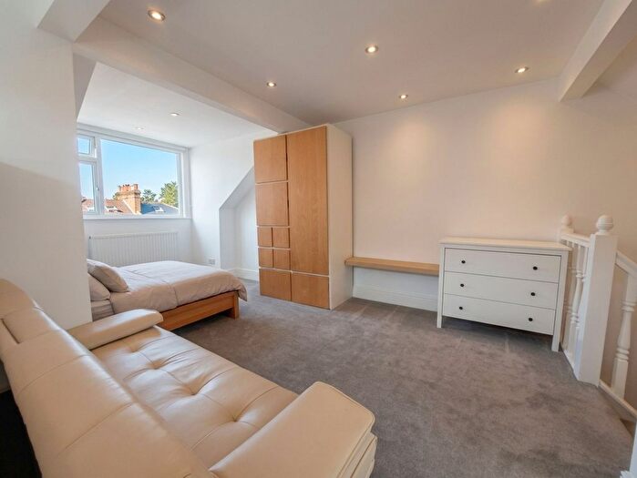 Studio To Rent In Station Road, London, N3