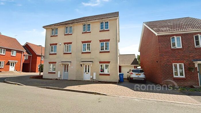 4 Bedroom Semi-Detached House For Sale In Woodland Walk, Aldershot, Hampshire, GU12