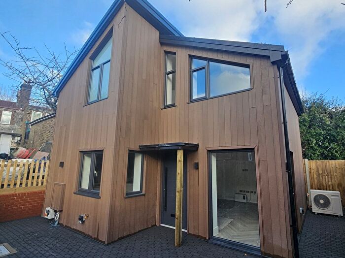 1 Bedroom Detached House To Rent In Railway Approach, East Grinstead, West Sussex., RH19