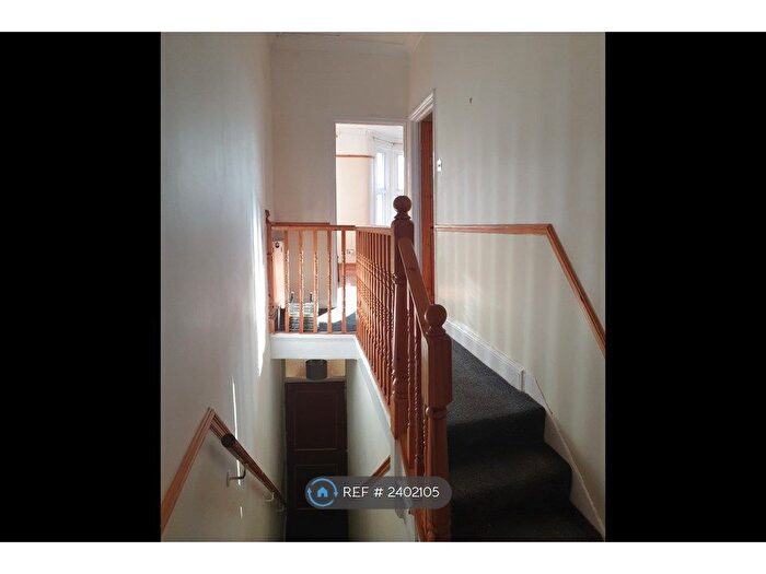 2 Bedroom Flat To Rent In Michael Road, London, E11