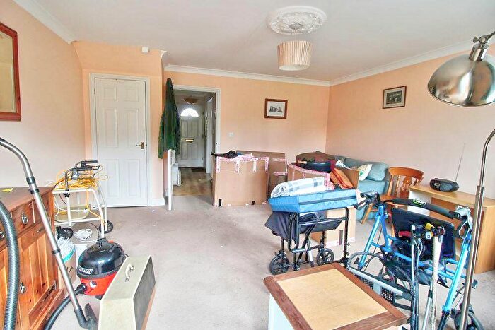 2 Bedroom Semi-Detached House For Sale In Aberdale Road, Polegate, BN26