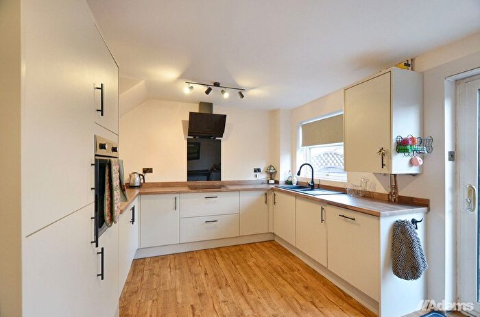 3 Bedroom Semi-Detached House For Sale In Gillan Close, Runcorn, WA7