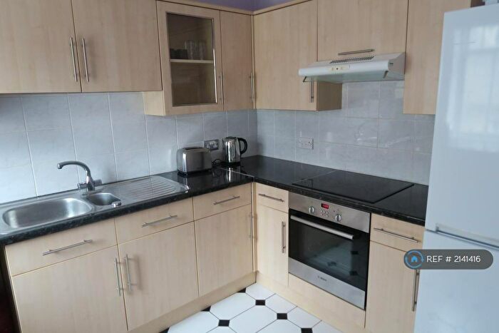 2 Bedroom Flat To Rent In Bon Accord Terrace, Aberdeen, AB11