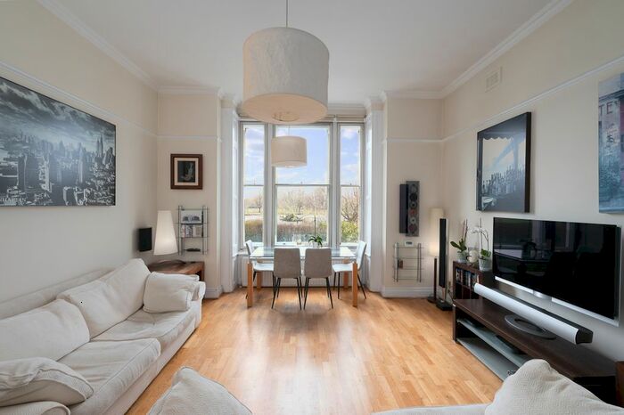 2 Bedroom Flat To Rent In Clapham Common South Side, London, SW4