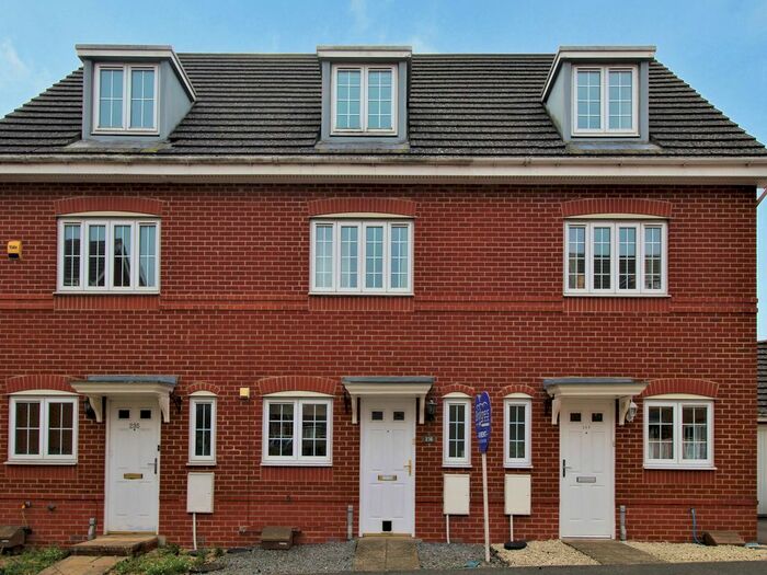 3 Bedroom Town House To Rent In Woodland Walk, Aldershot GU12