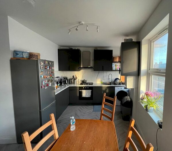 2 Bedroom Flat To Rent In Deansbrook Road, Edgware, HA8