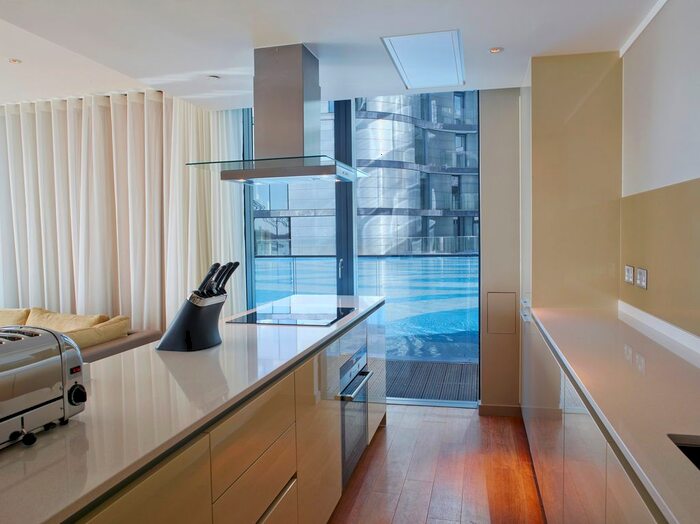 2 Bedroom Flat To Rent In Lower Thames Street, London, EC3R