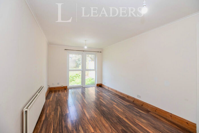 2 Bedroom Flat To Rent In Arrow Head Road, Northampton, Northamptonshire, NN4
