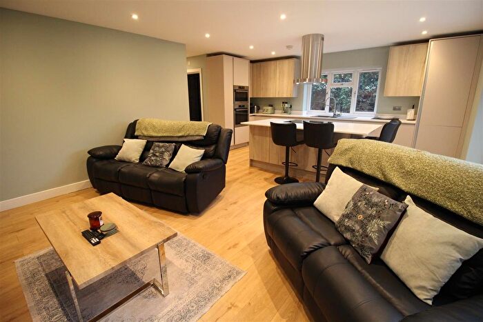 4 Bedroom Detached House For Sale In Beaufort Way, Ewell, Epsom, KT17