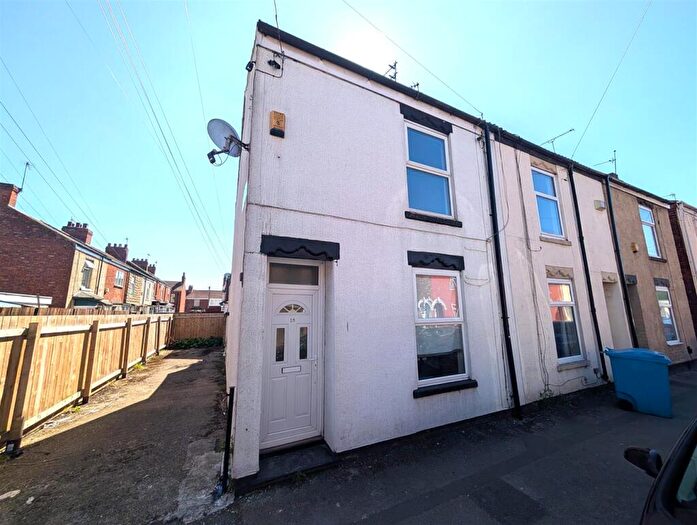 2 Bedroom End Of Terrace House To Rent In Middleburg Street, Hull, HU9