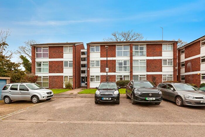 2 Bedroom Flat For Sale In Edwards Court, Slough, SL1