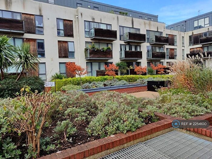 2 Bedroom Flat To Rent In Southdown House, Hove, BN3