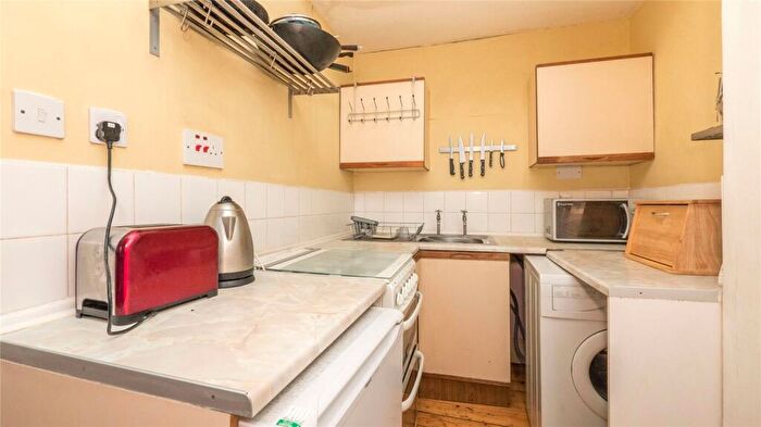 1 Bedroom Flat To Rent In Lyne Street, Edinburgh, EH7