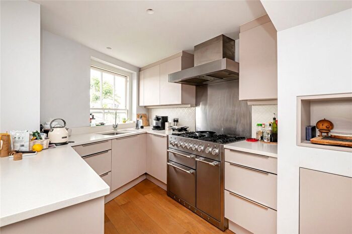 2 Bedroom Maisonette To Rent In Chepstow Crescent, Notting Hill, London, W11