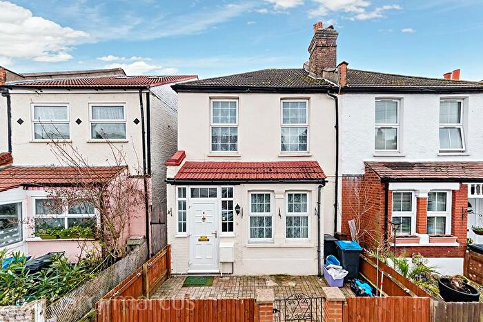 4 Bedroom Property To Rent In Lyveden Road, London, SW17