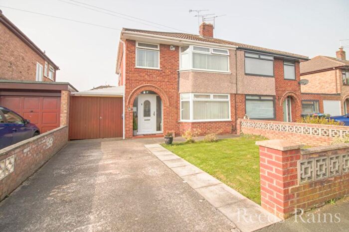 3 Bedroom Semi Detached House For Sale In Fenwick Road, Great Sutton, Ellesmere Port, Cheshire, CH66