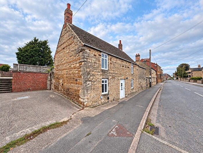 2 Bedroom Cottage For Sale In High Street, Burton Latimer, Kettering, Northamptonshire, NN15