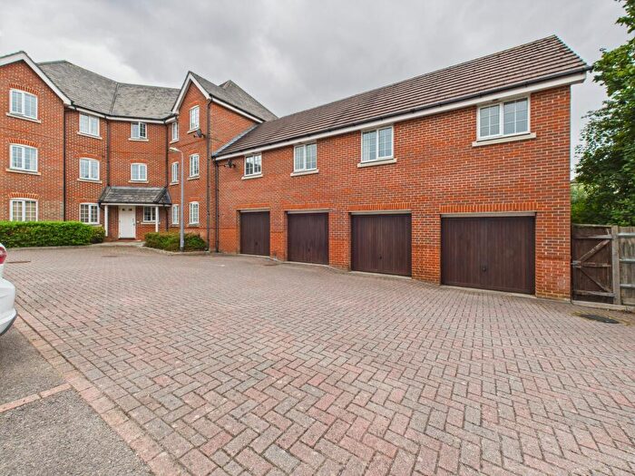 2 Bedroom Coach House To Rent In Maple Rise, Whiteley, PO15