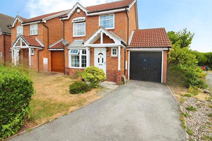 3 Bedroom Link Detached House To Rent In Silkstone Way, Leeds, LS15