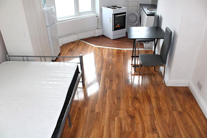 Studio To Rent In London, NW10