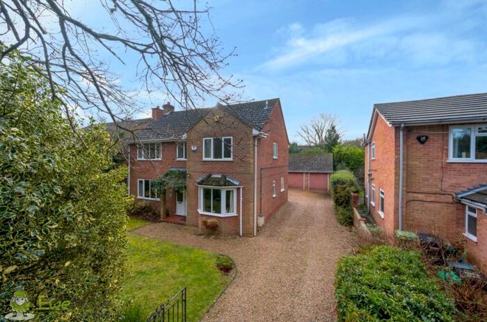 4 Bedroom Detached House For Sale In Ravensworth Road, Mortimer West End, Reading, Berkshire, RG7