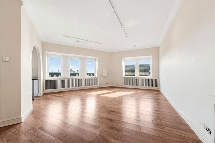 2 Bedroom Apartment To Rent In Trinity Square, London, EC3N